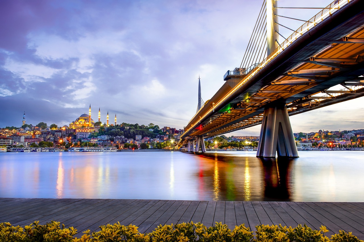 Cultural Encounters: Experiencing Traditional Arts and Cuisine